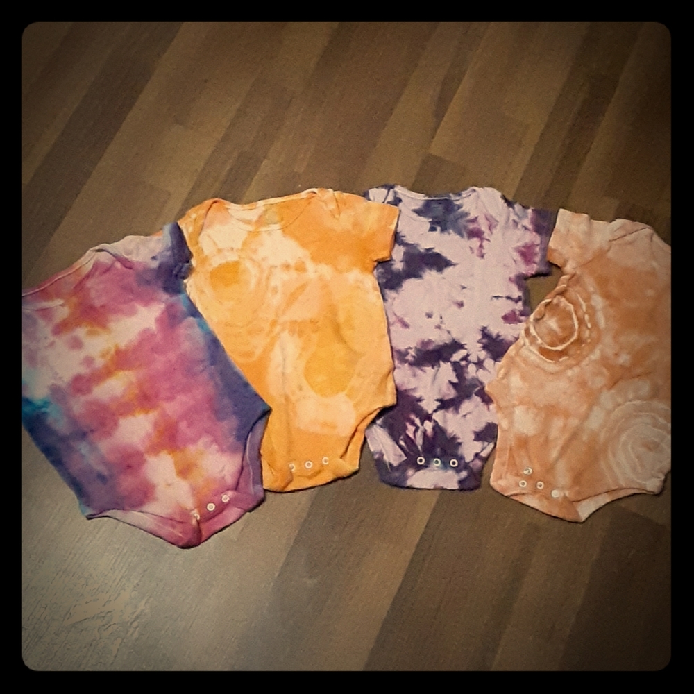 4 tiedye short sleeve onesies